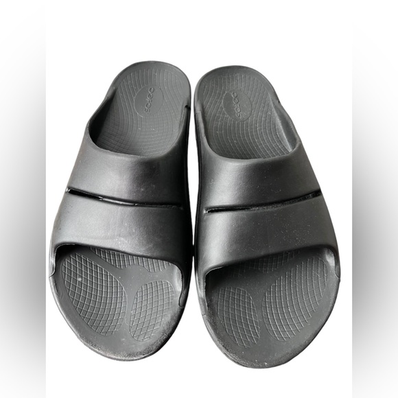 OOFOS Sandals - Picture 1 of 8